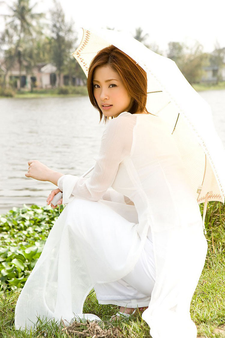 aya-ueto-vietnamese-aodai-6