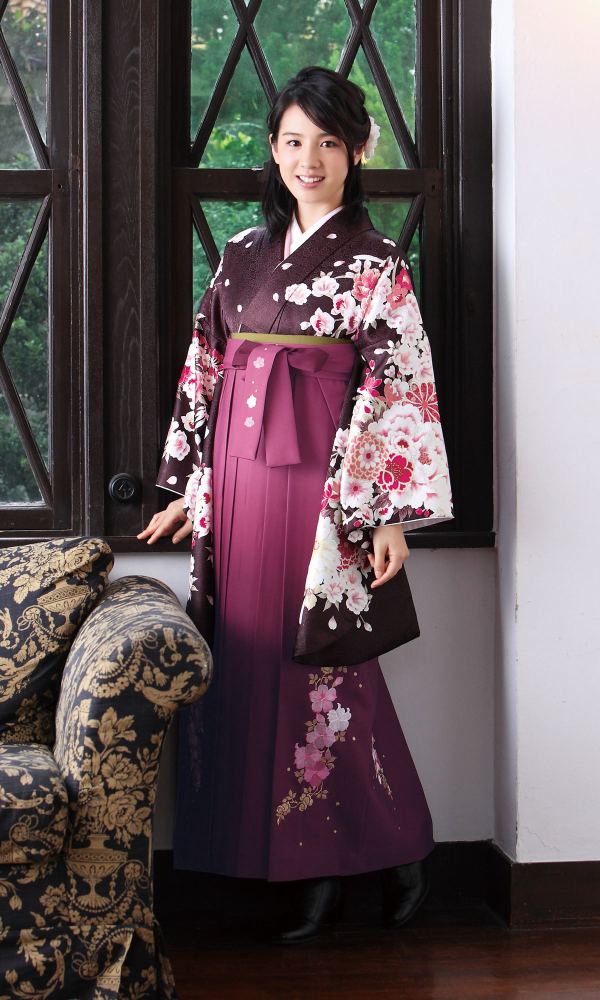 nanami-sakuraba-maimu-hakama-1