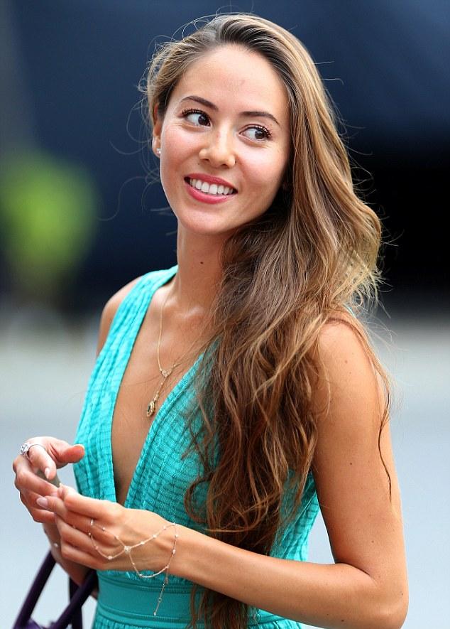 article-2425699-1BE9C3F6000005DC-578_634x908